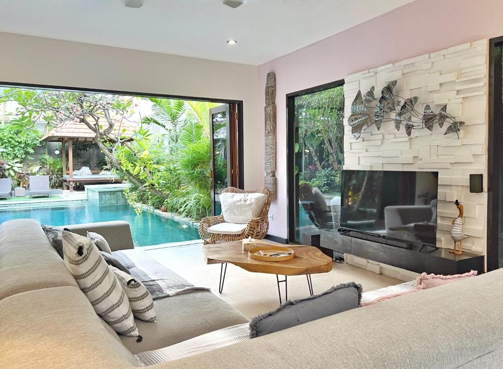 Гостиная зона в Villa Katalini - Amazing 4BR Tropical Villa Seminyak