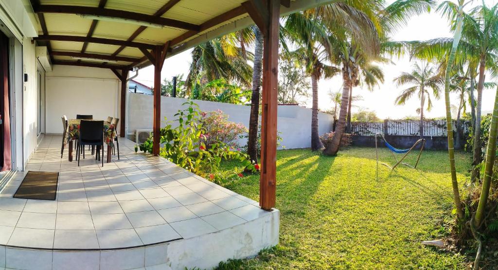 Zahrada ubytování Maison Les Cocotiers de Plaiz'Anse