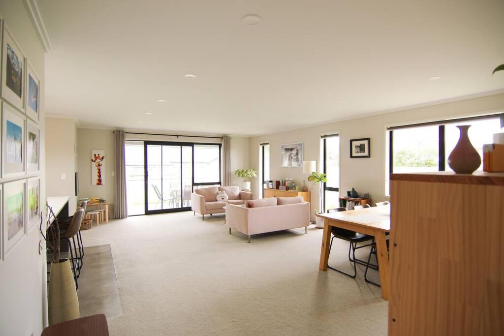 House in Hamilton - Resim 20