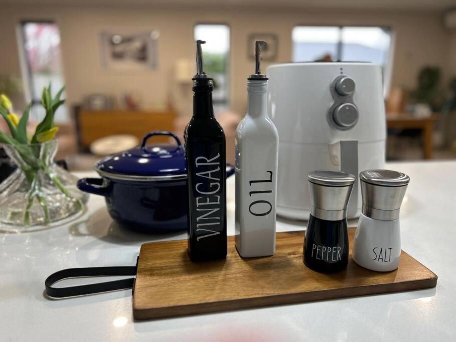 House in Hamilton - Resim 21