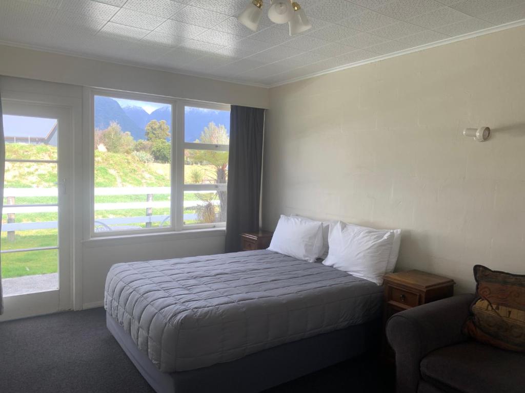 Postel nebo postele na pokoji v ubytování Mt Cook View Motel - Fox Glacier