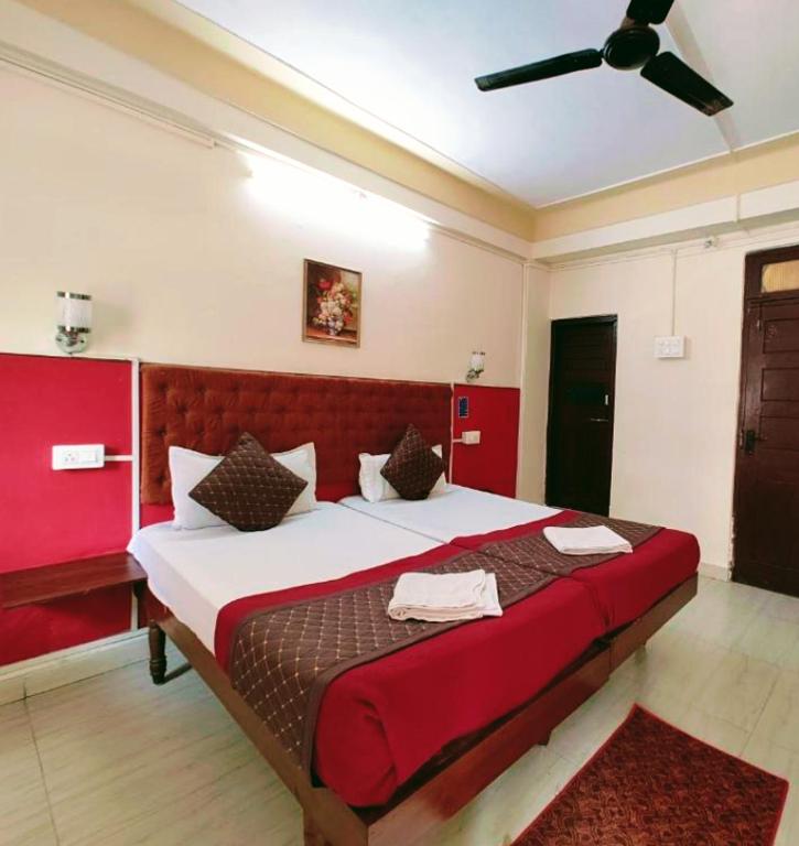 Postel nebo postele na pokoji v ubytování Sanman Hotels