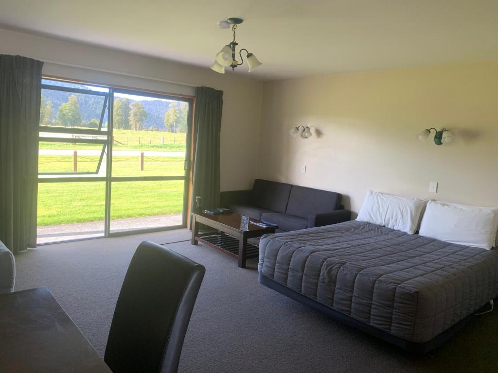 Postel nebo postele na pokoji v ubytování Mt Cook View Motel - Fox Glacier