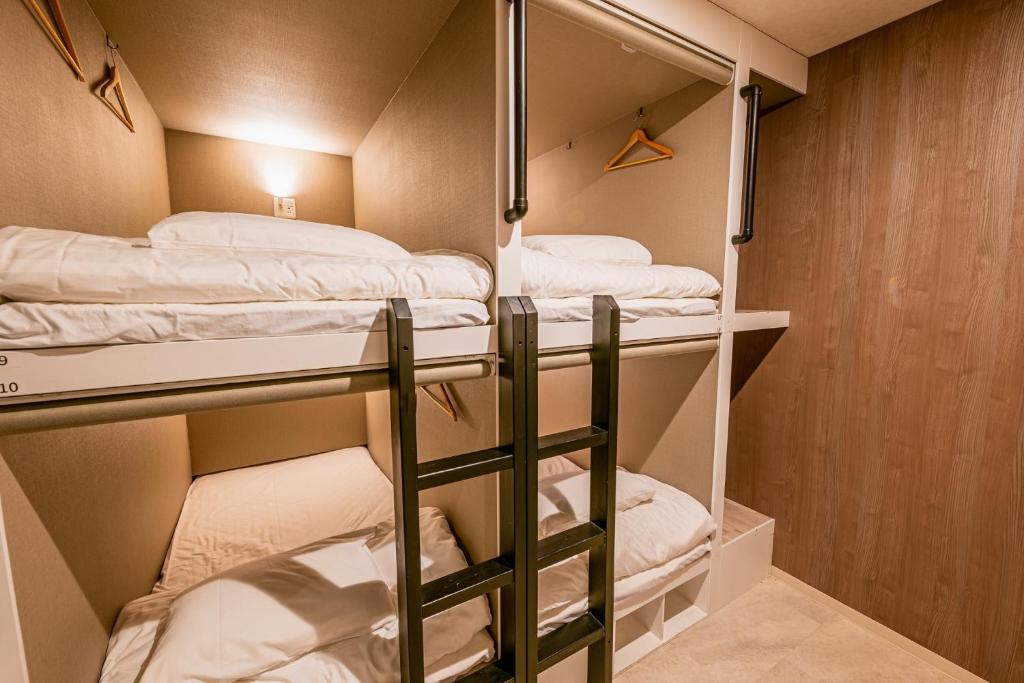Rusutsu Grand Cabin - Habitación Cuádruple Con Baño Compartido