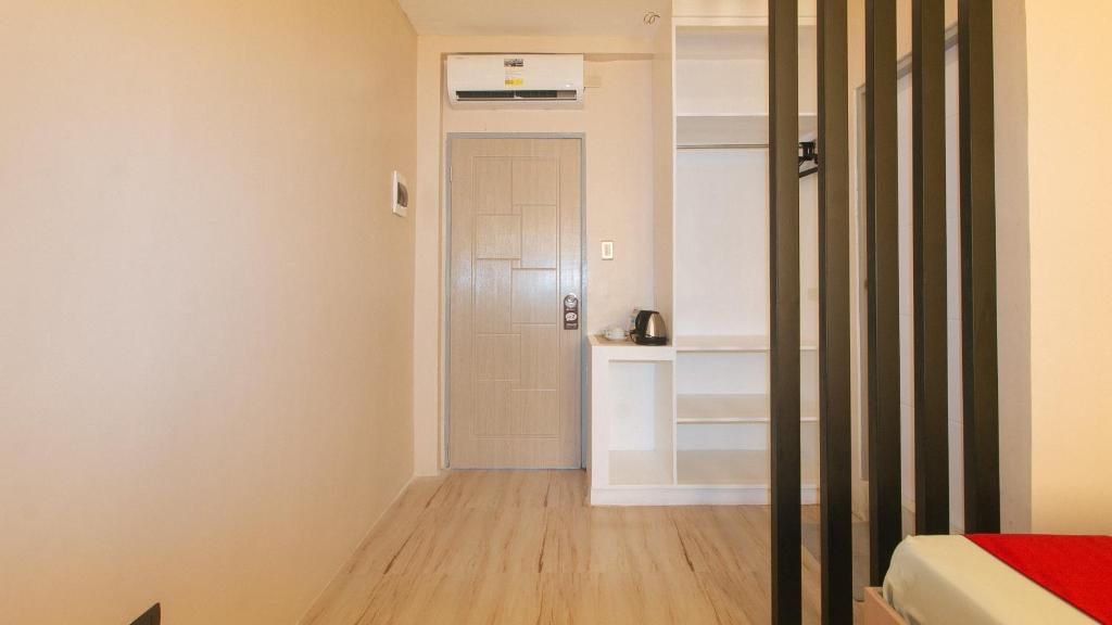 Koupelna v ubytování RedDoorz Plus at Seventy Five Inn Near Manila Airport