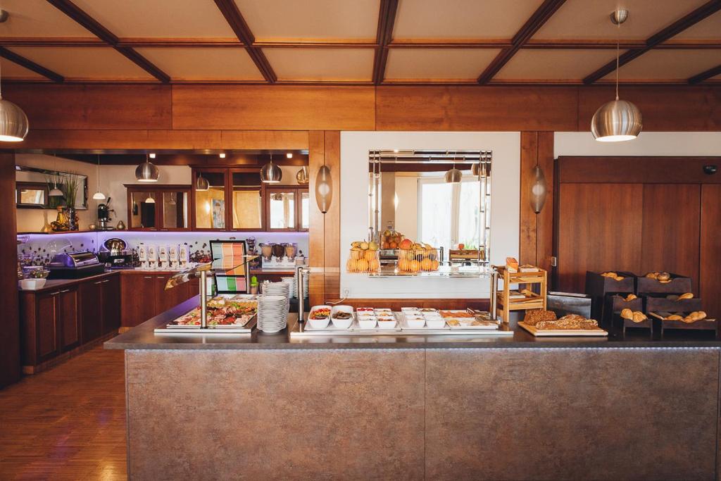 Kuchyň nebo kuchyňský kout v ubytování Hotel Attersee
