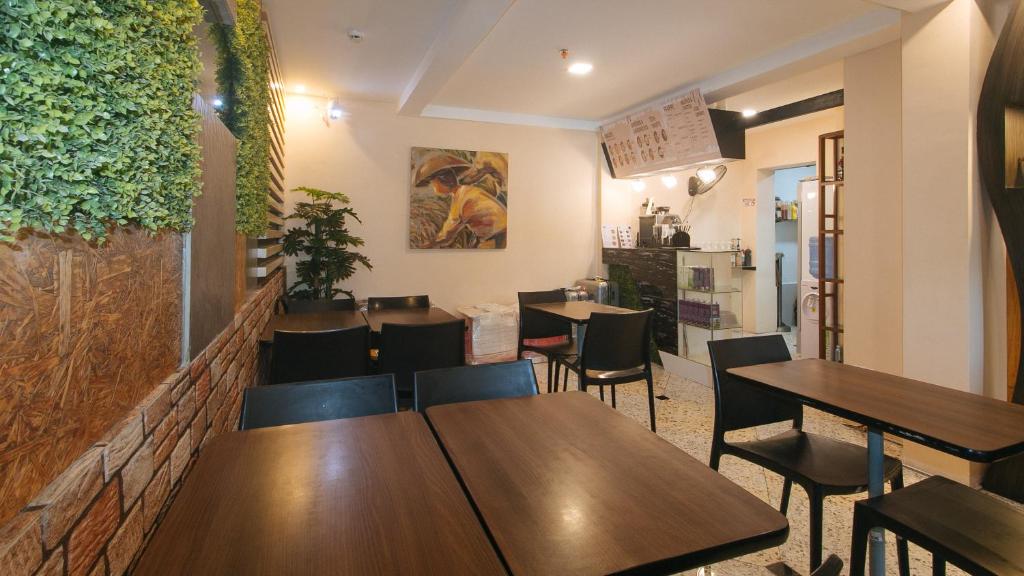 Posezení v ubytování RedDoorz Plus at Seventy Five Inn Near Manila Airport