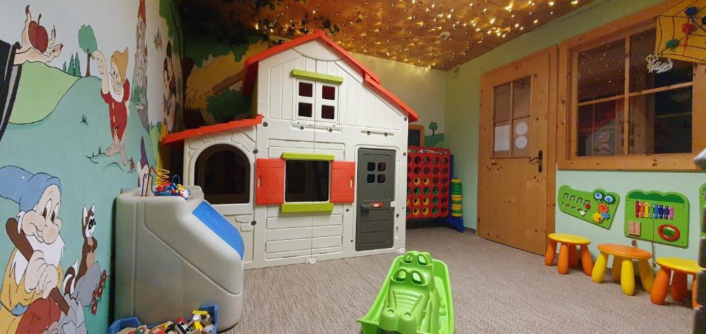 Dětský klub v ubytování Hotel Edelweiẞ garni