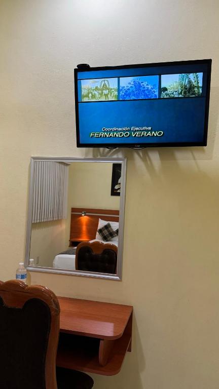 TV a/nebo společenská místnost v ubytování Hotel Ana Isabel