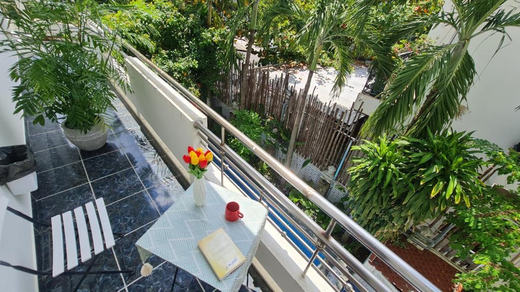 Phòng Có Giường Cỡ King Nhìn Ra Hồ Bơi