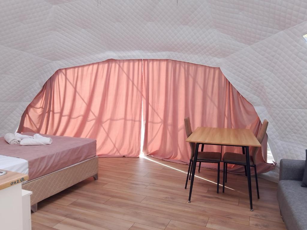 Postel nebo postele na pokoji v ubytování Glamping Machakhela 2