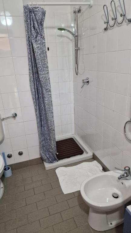 Vannituba majutusasutuses Baita Brunate Cao