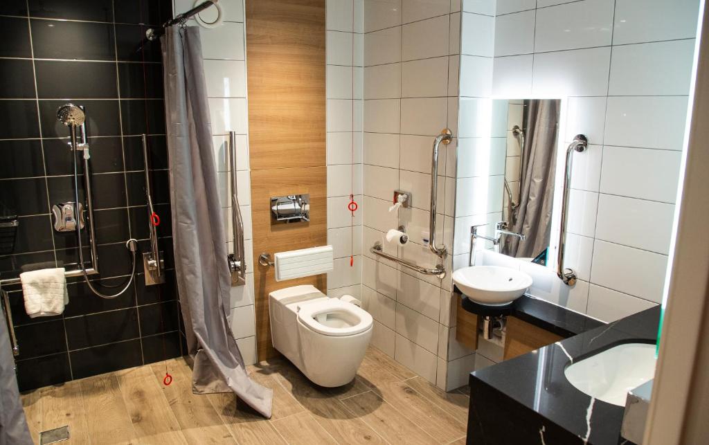 Hilton Garden Inn Abingdon Oxford - King Room - Mobility Accessible