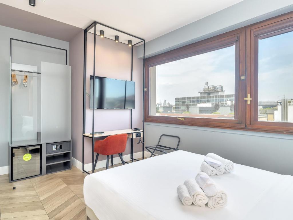 Postel nebo postele na pokoji v ubytování B&B Hotel Milano City Center Duomo