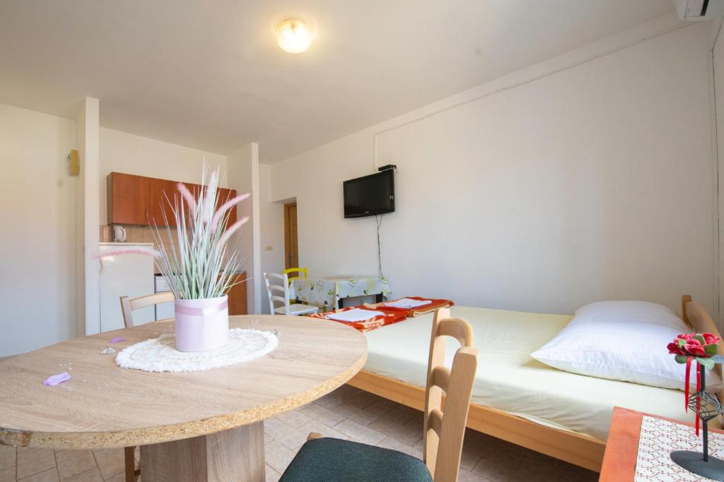 Łóżko lub łóżka w pokoju w obiekcie Apartments Matulo