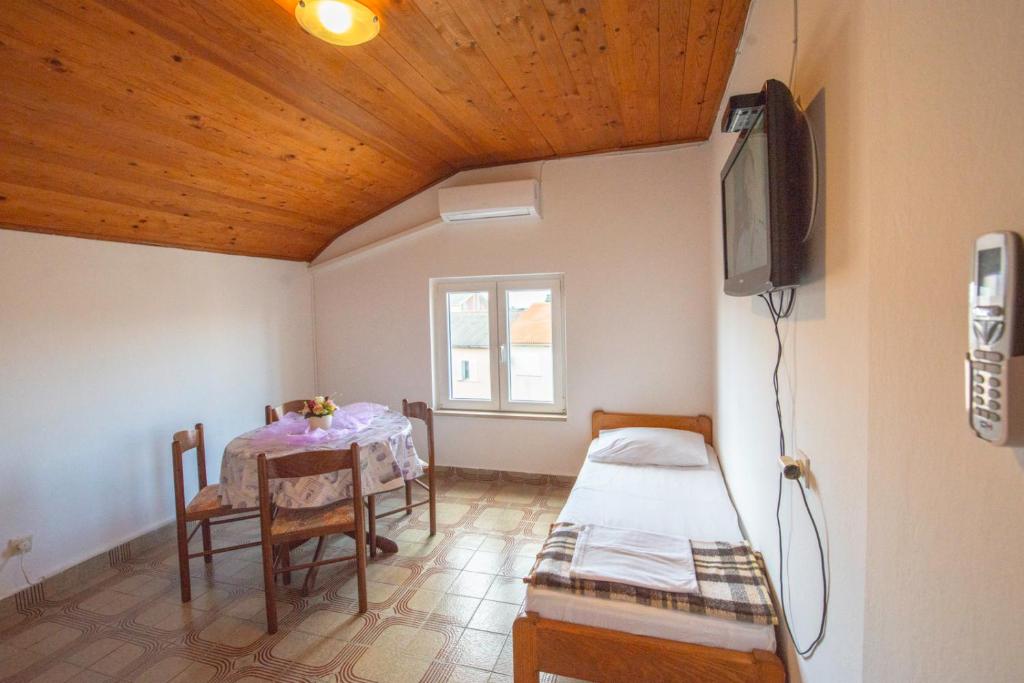 Łóżko lub łóżka w pokoju w obiekcie Apartments Matulo