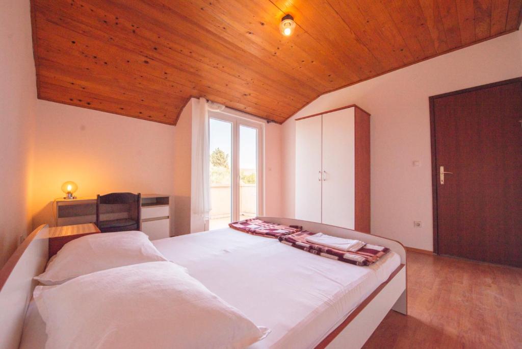 Łóżko lub łóżka w pokoju w obiekcie Apartments Matulo