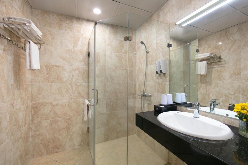 HB Serviced Apartment - Lạc Long Quân - Habitación Doble De Lujo