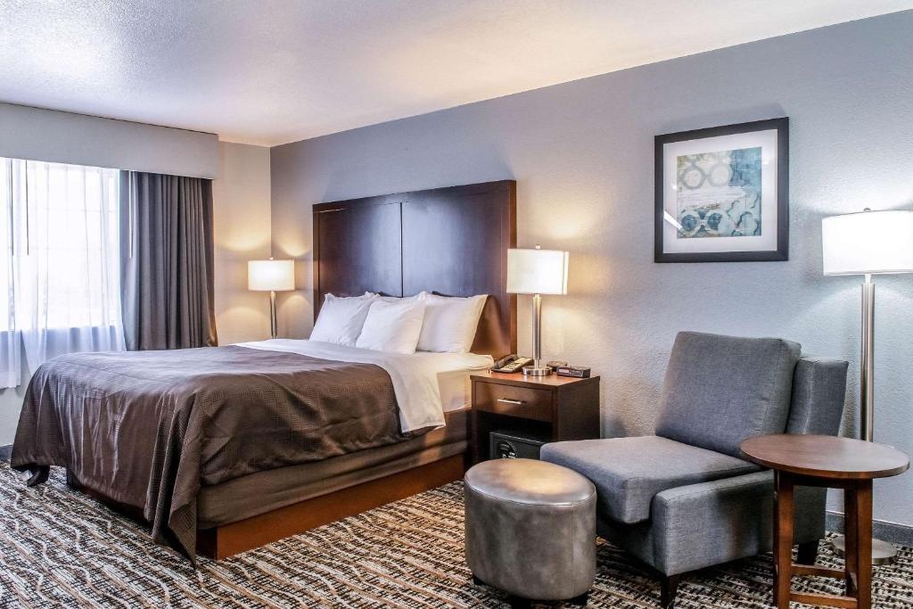 Clarion Hotel By Humboldt Bay - Housity
