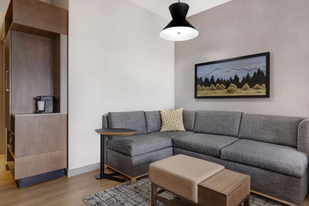 Posezení v ubytování Hyatt Place Flagstaff