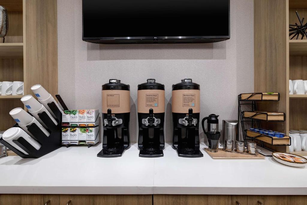 Příslušenství pro přípravu čaje a kávy v ubytování Hyatt Place Flagstaff