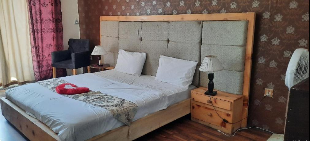 Mount View Hotel Skardu客房内的一张或多张床位