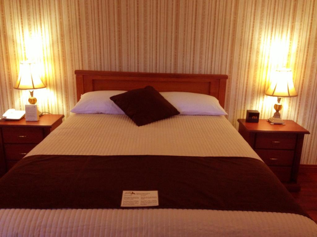 Postel nebo postele na pokoji v ubytování Villa Emilia Hostal