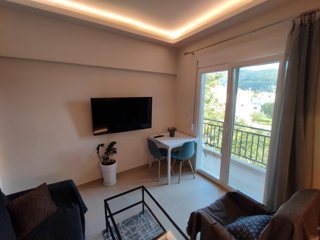 TV a/nebo společenská místnost v ubytování Old Town View Central Apartment - Xanthi