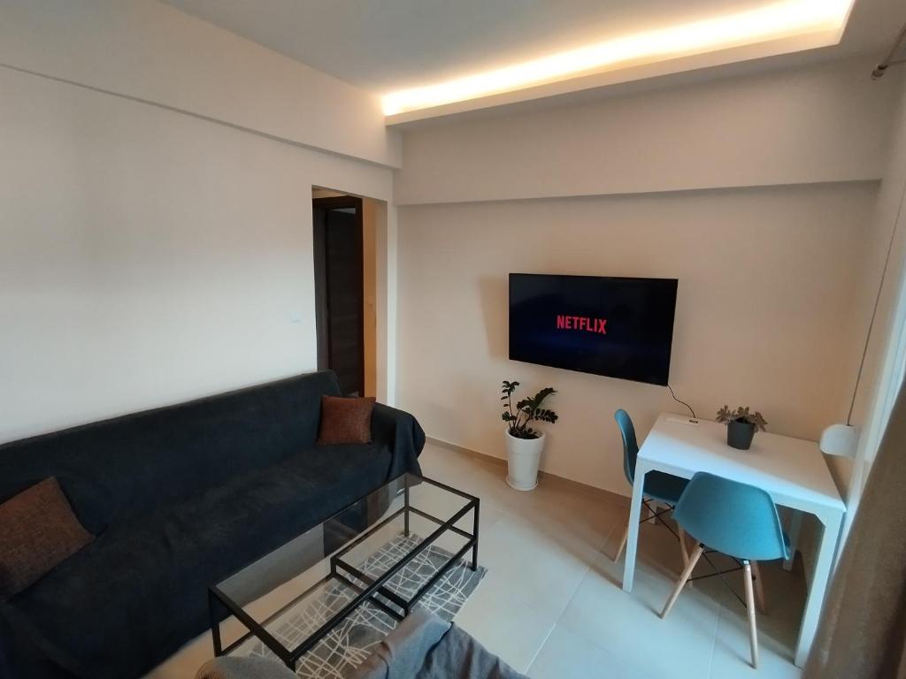 TV a/nebo společenská místnost v ubytování Old Town View Central Apartment - Xanthi
