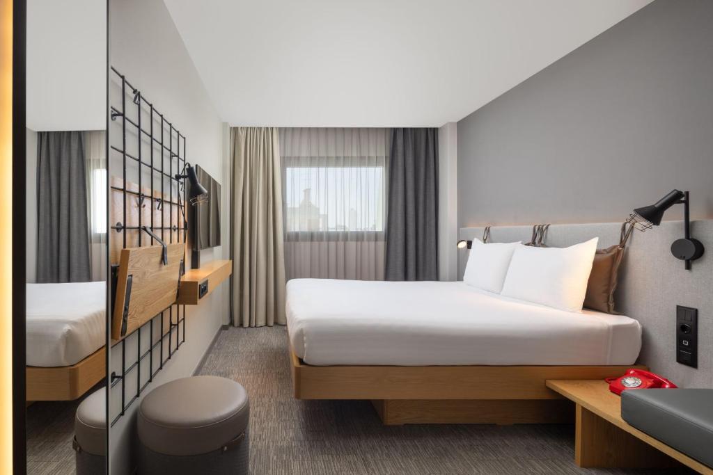 Moxy Lisbon City - Resim 34