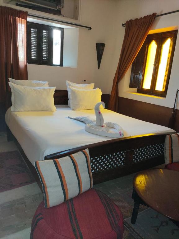 Postel nebo postele na pokoji v ubytování Riad shéhérazade Marrakech