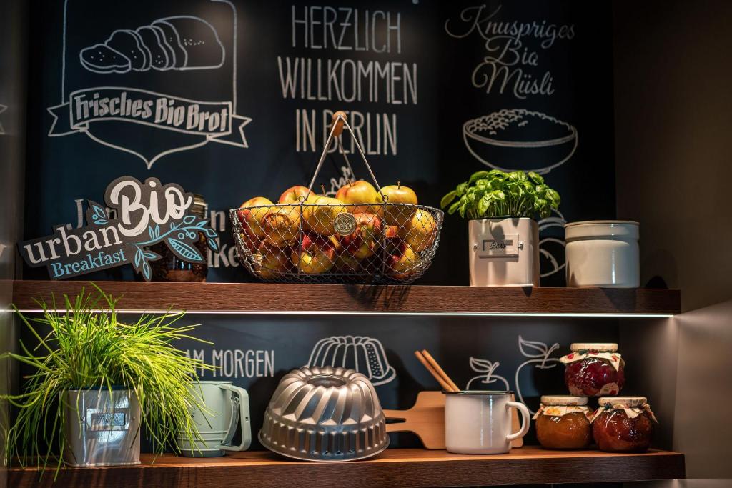 Motel One Berlin Mitte - Resim 31