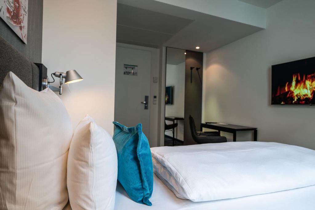 Motel One Berlin Mitte - Resim 38