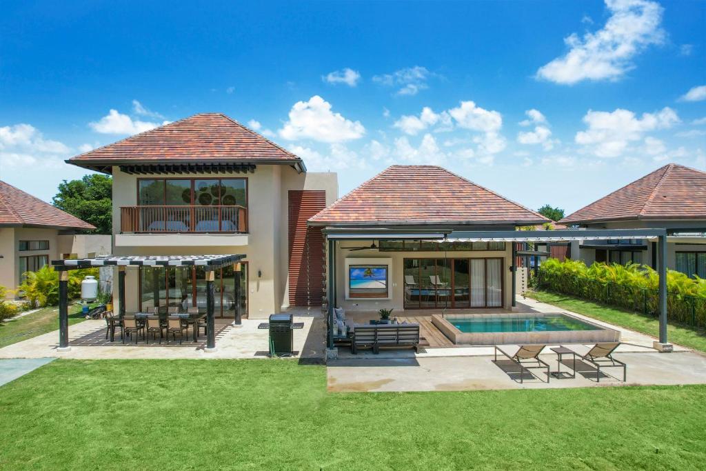 Gallery Detail: Luxury Cap Cana Villa With 3 Bedrooms Plunge Pool Maid