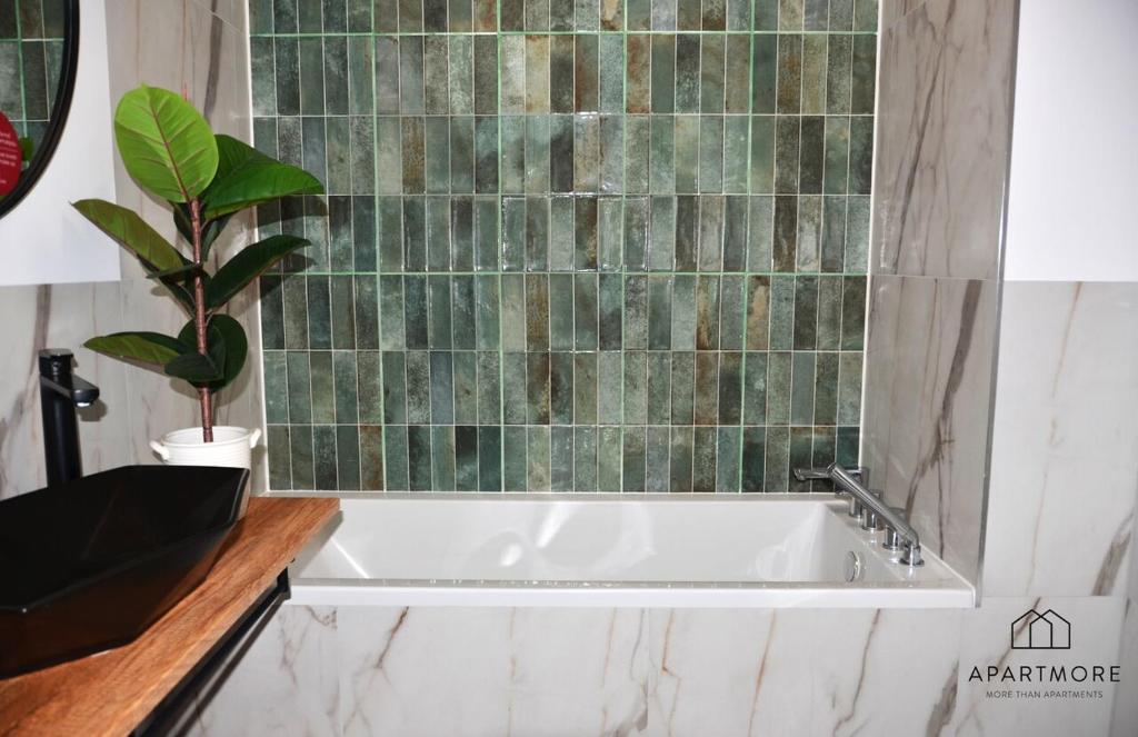 City Center - Amber Sky Apartments by Apartmore