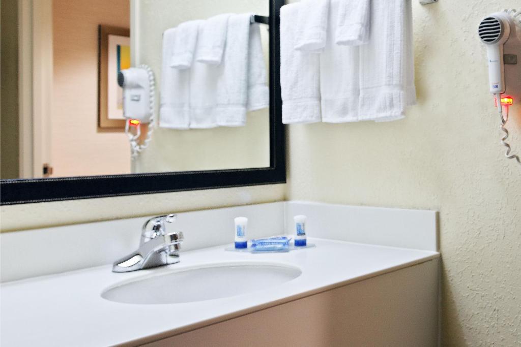 Fairfield Inn & Suites Charlotte Arrowood - Zimmer Mit Kingsize-Bett – Nichtraucher