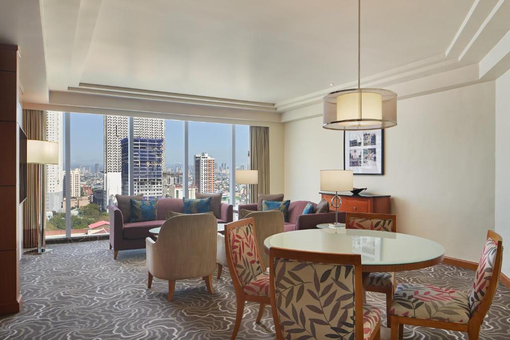 Sheraton Manila Bay - 喜来登套房，1间卧室套房，1个国王