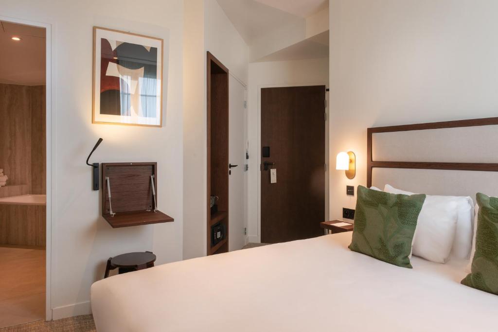 
Deluxe Double Room with Bath
