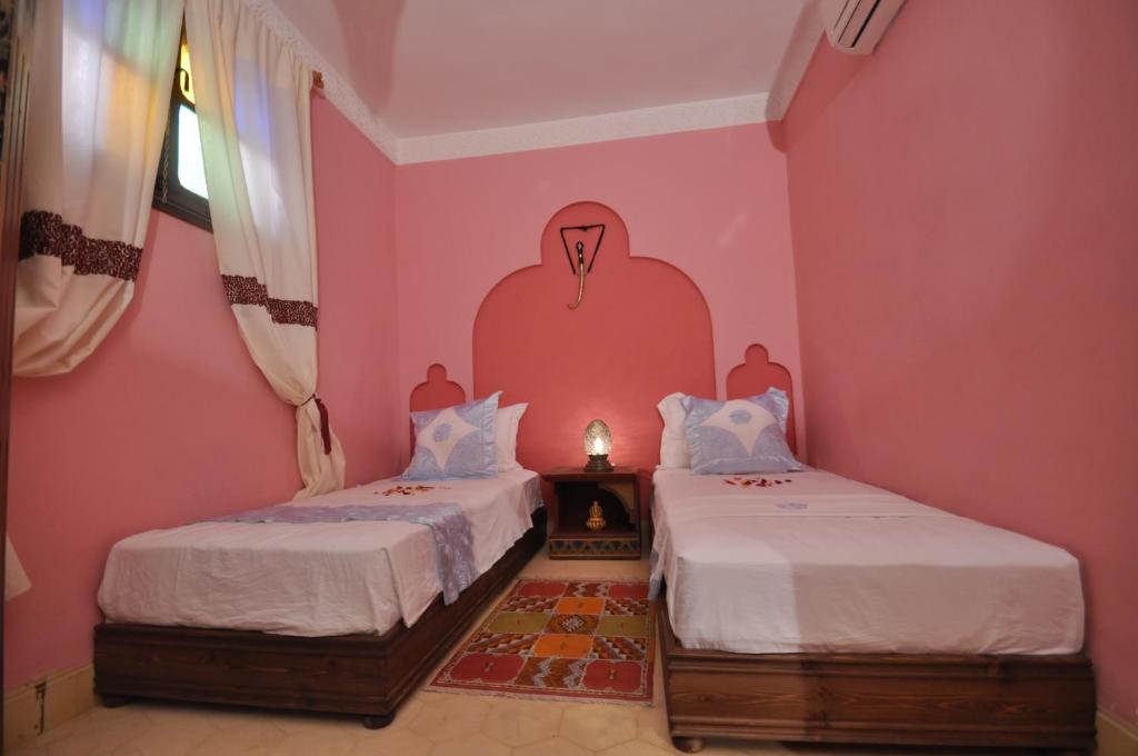 Postel nebo postele na pokoji v ubytování Riad La Famille