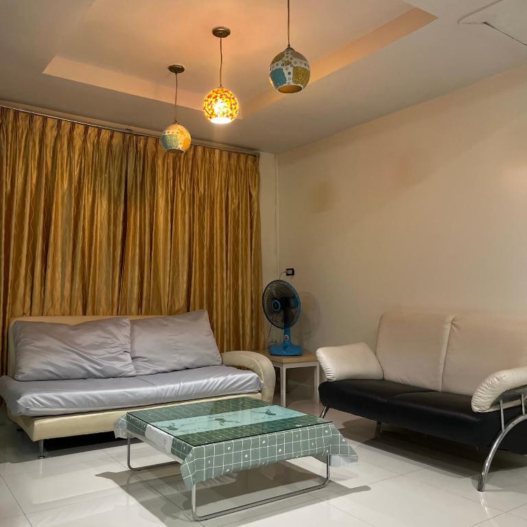 บ้านพักสิริ มุกดาหาร (Baan Siri Mukdahan) - Habitación Cuádruple Estándar