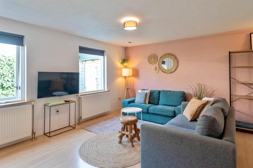 Μια τηλεόραση ή/και κέντρο ψυχαγωγίας στο Spacious Family Holiday Home (7p), Free indoor parking