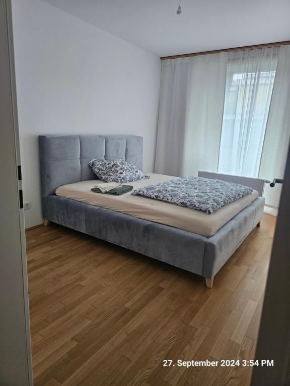 Krevet ili kreveti u jedinici u okviru objekta Familien Apartment 1230 wien