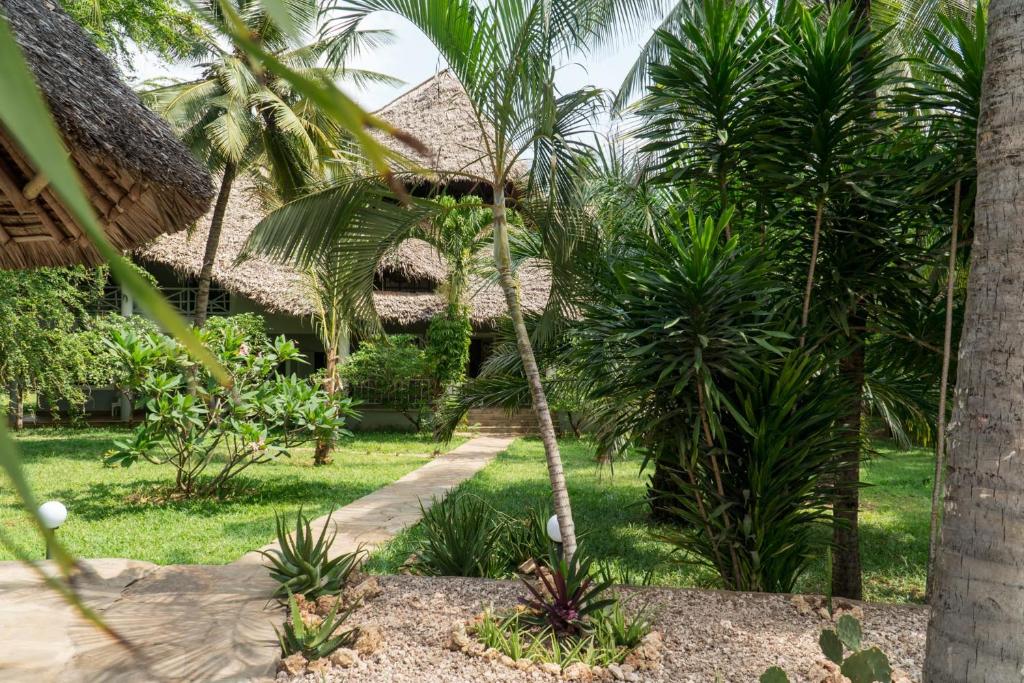 Zahrada ubytování Villa Nyumba Hatimaye