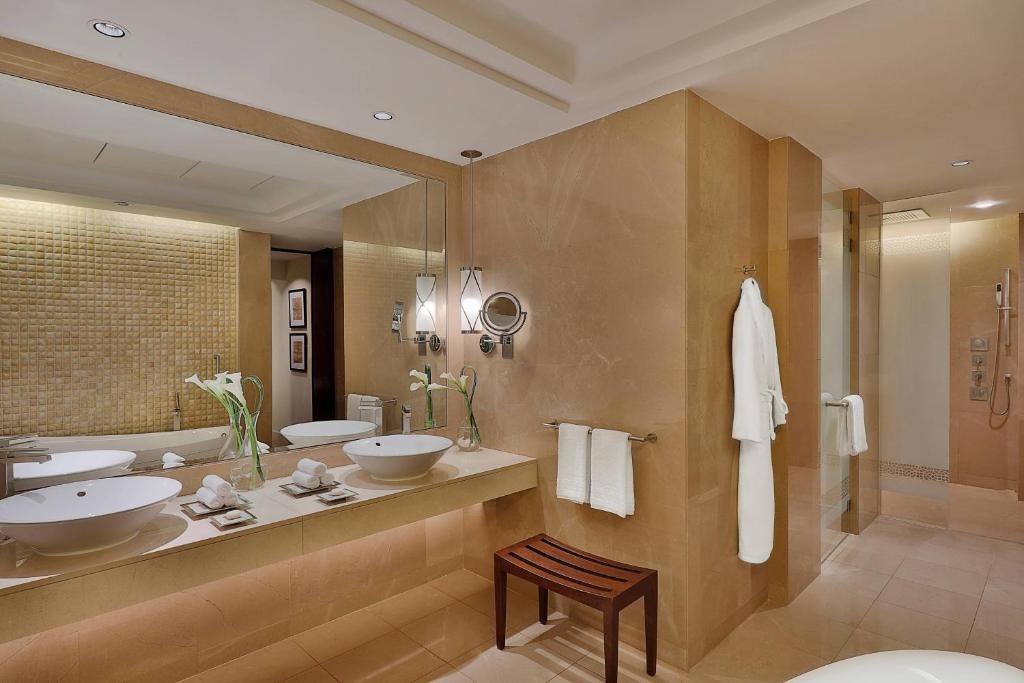 THE RITZ CARLTON, DUBAI