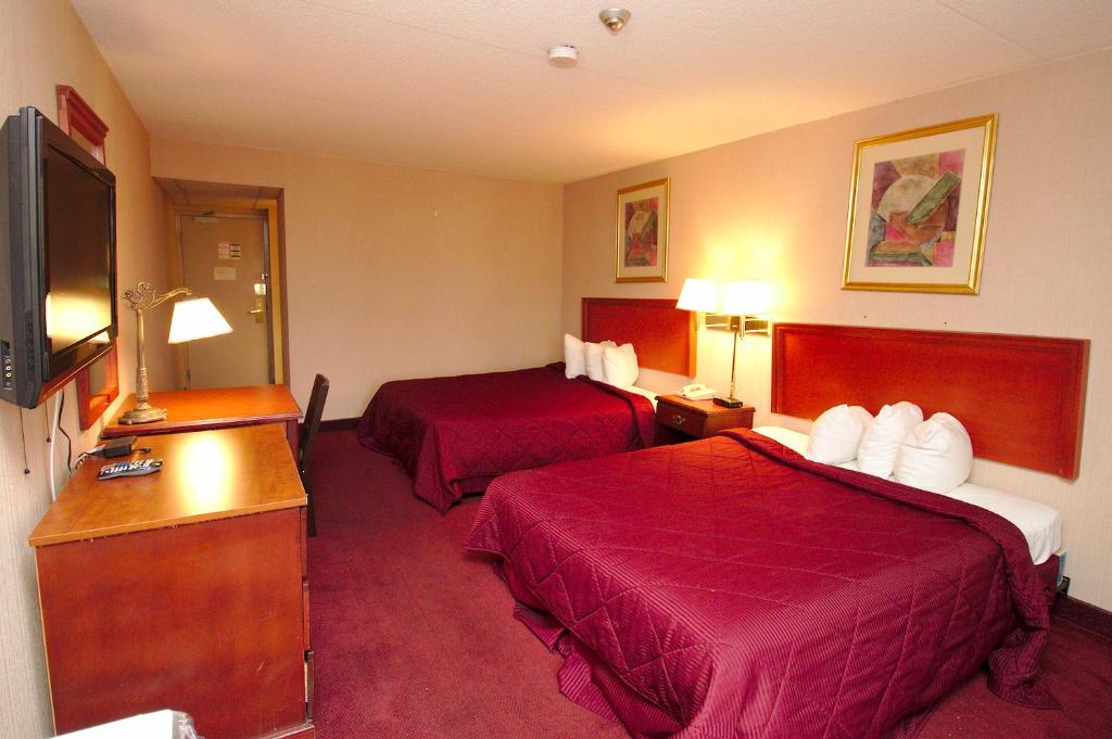 Beach Niagara Lodge & Suites - Queen Room With Two Queen Beds