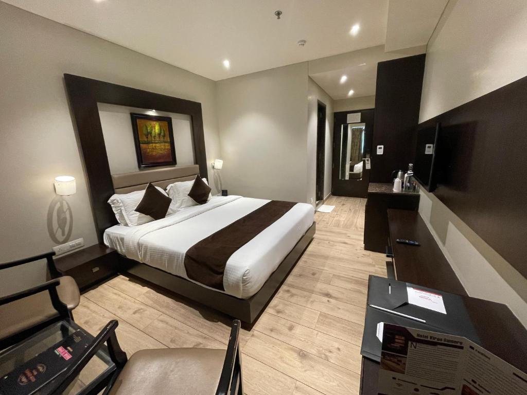 Postel nebo postele na pokoji v ubytování Hotel Virgo Sumeru