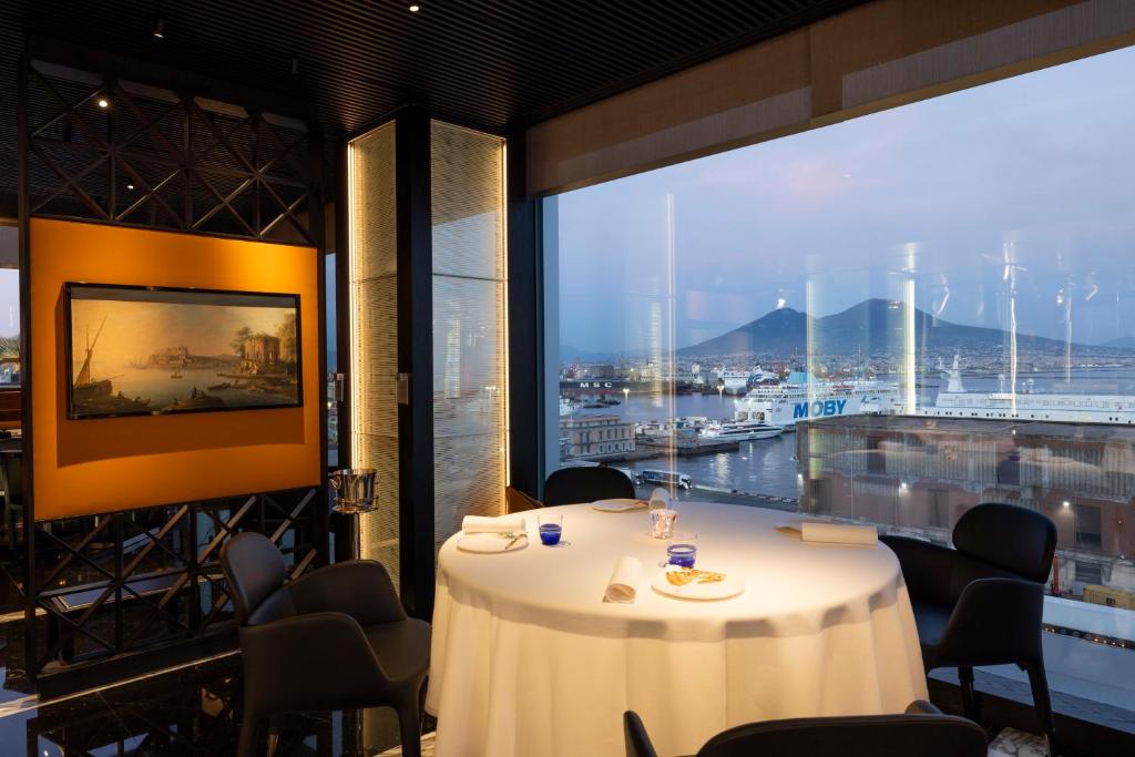 ROMEO Napoli - Resim 13