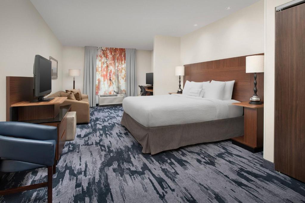 Postel nebo postele na pokoji v ubytování Fairfield Inn & Suites Baltimore BWI Airport