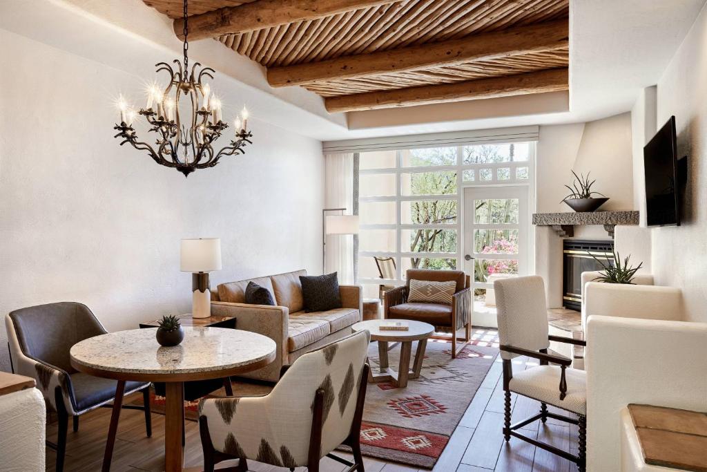 JW Marriott Scottsdale Camelback Inn Resort & Spa - Sonoran One Bedroom Suite, 1 Bedroom Suite, 1 King