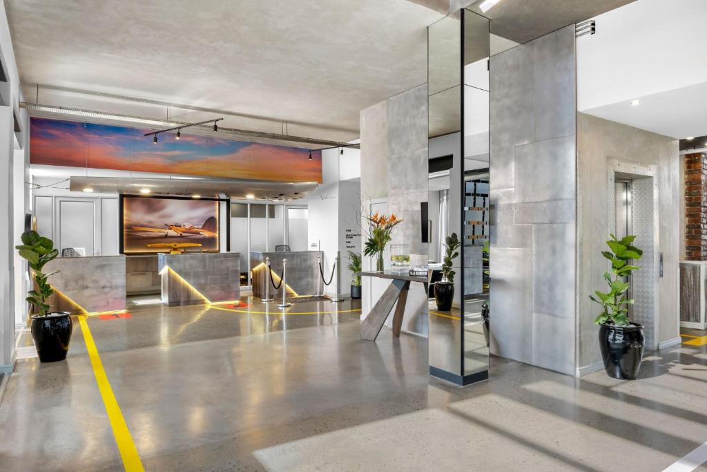 Protea Hotel Lofts Park Airport Shuttle www.booking.com